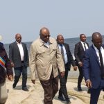 RDC : Jean-Pierre Bemba en visite à Muanda pour évaluer la situation d’une baleine morte
